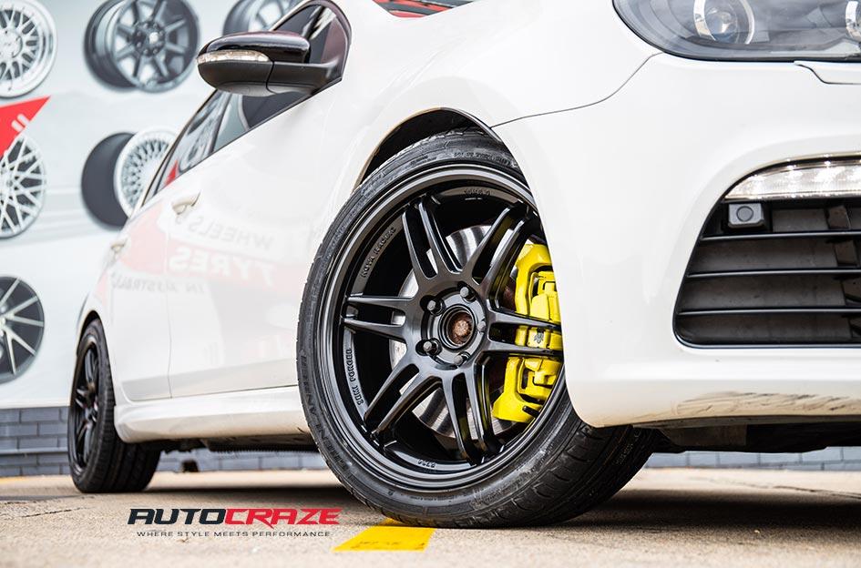 VOLKSWAGEN GOLF SF01 SATIN BLACK